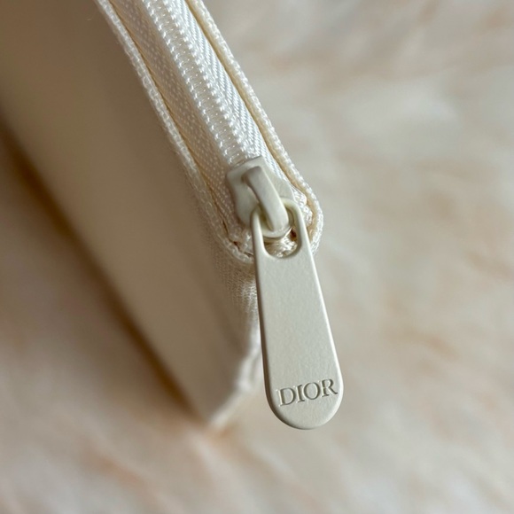 DIOR Cream Floral Cosmetics Pouch - Picture 4 of 13